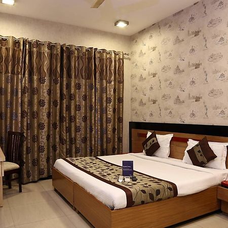 Fabhotel Signature Cyber Park Дели Экстерьер фото
