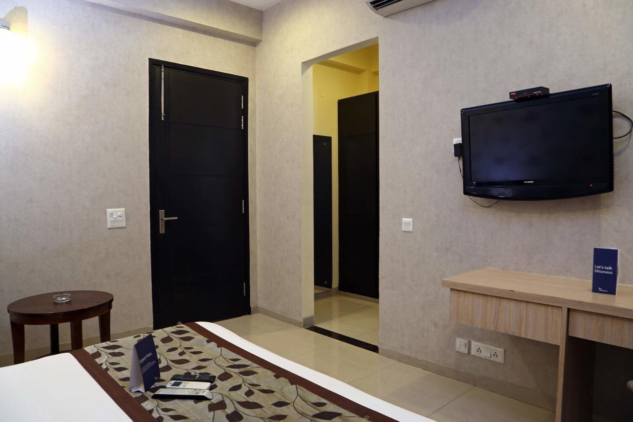 Fabhotel Signature Cyber Park Дели Экстерьер фото