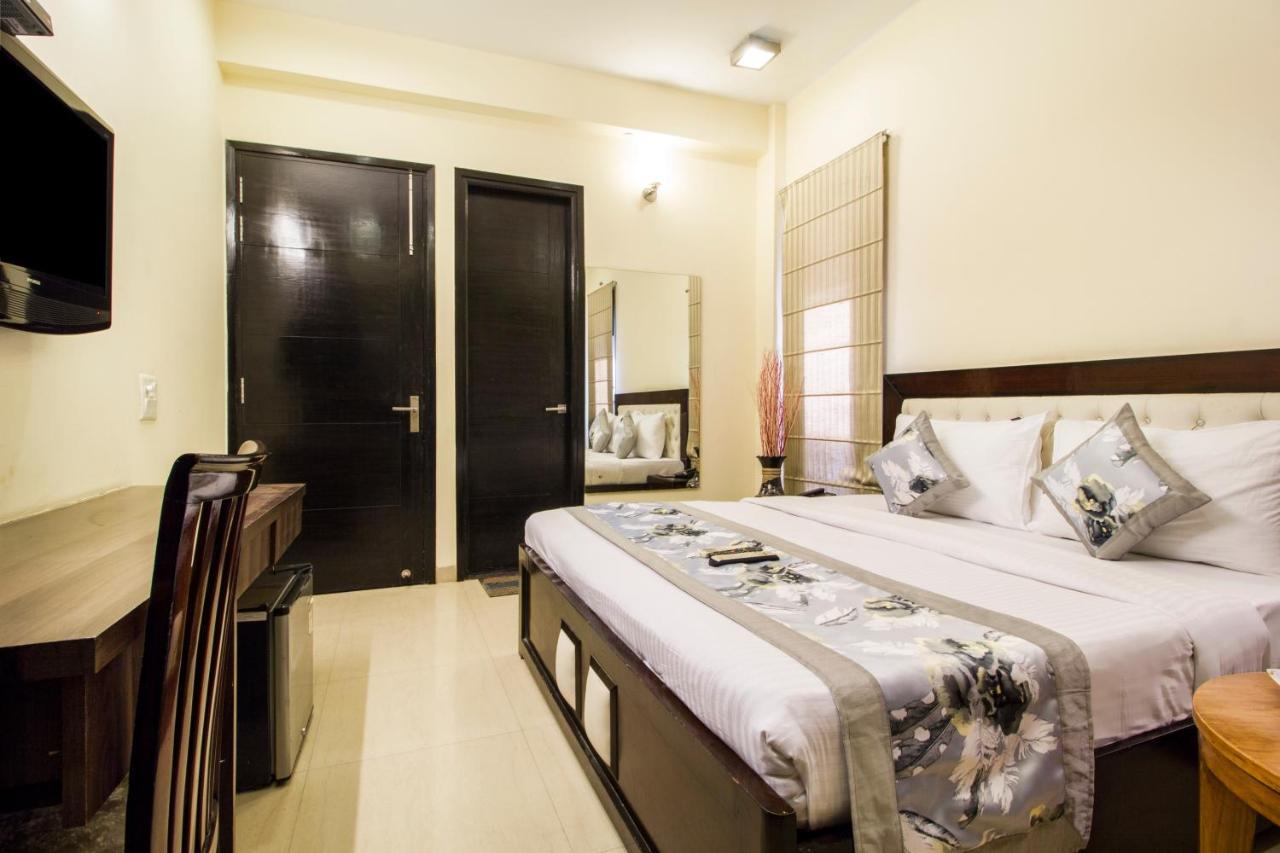Fabhotel Signature Cyber Park Дели Экстерьер фото